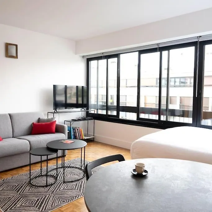 Bright And Quiet Studio, Place D Italie, Paris location